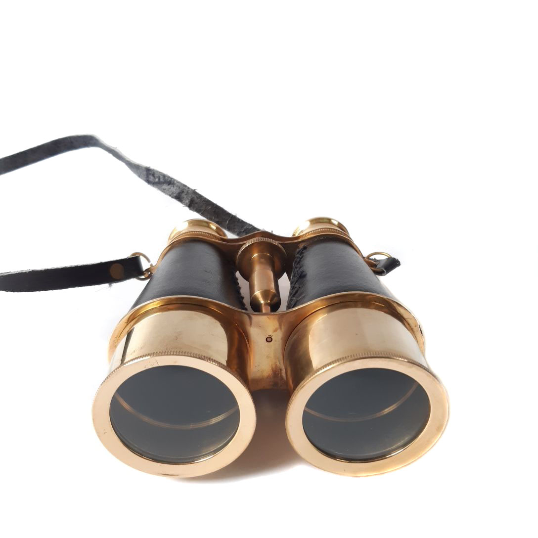 Binocular de bronce y cuero